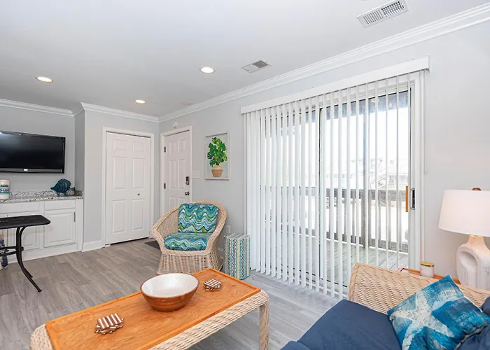 Spacious 2-bedroom On 43rd Street Easy Access To Oc Convention Center!